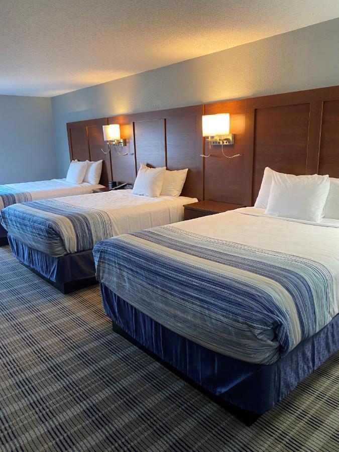 Americinn By Wyndham Williamsburg Bagian luar foto