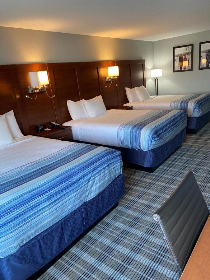 Americinn By Wyndham Williamsburg Bagian luar foto
