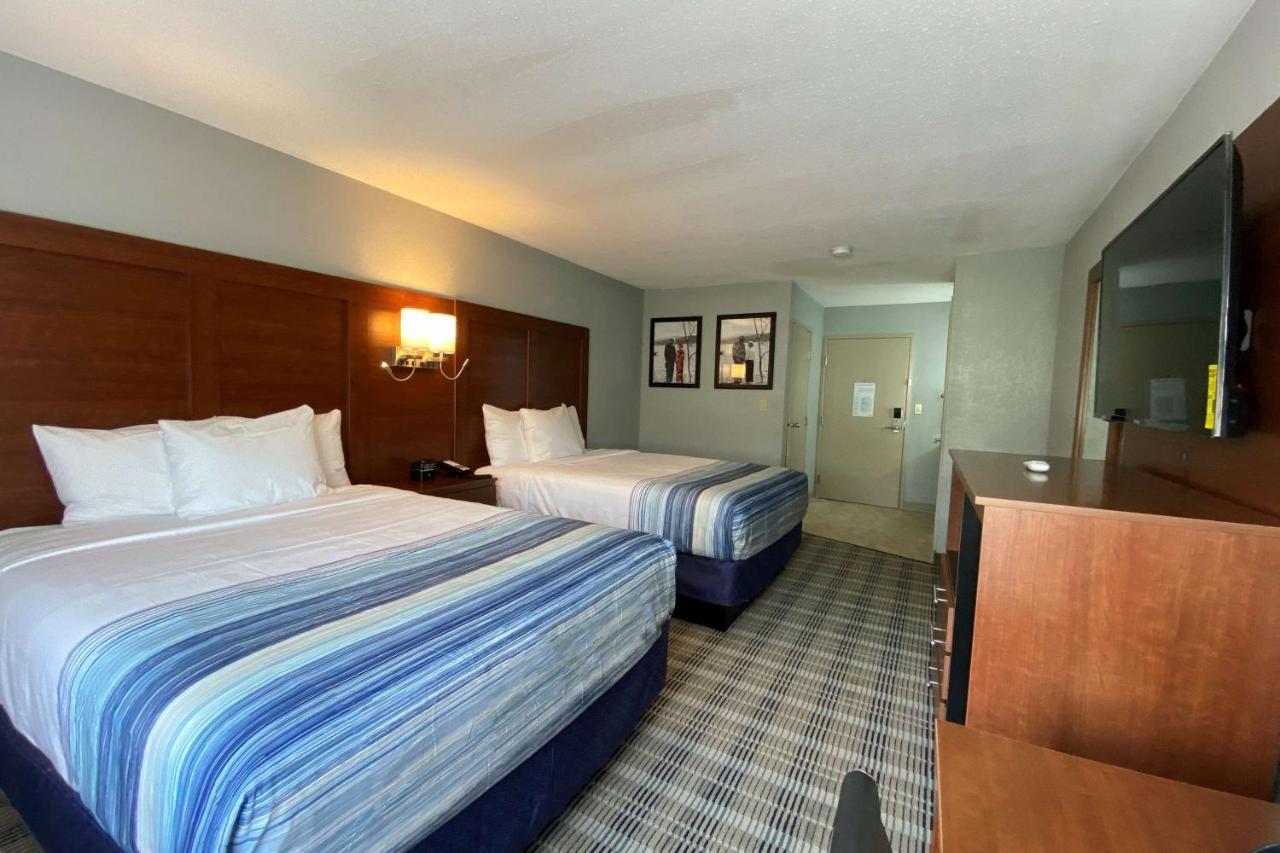 Americinn By Wyndham Williamsburg Bagian luar foto