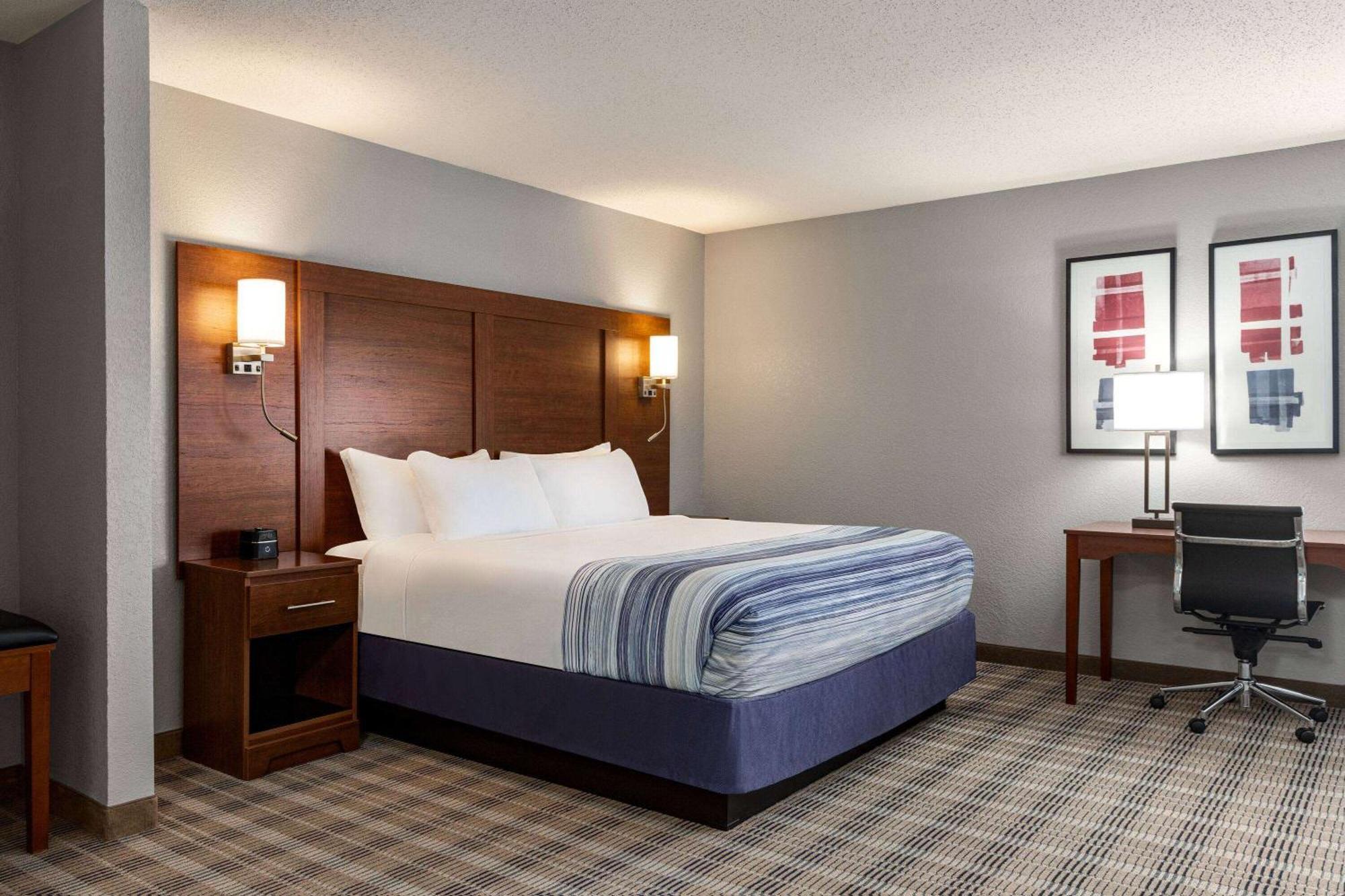 Americinn By Wyndham Williamsburg Bagian luar foto