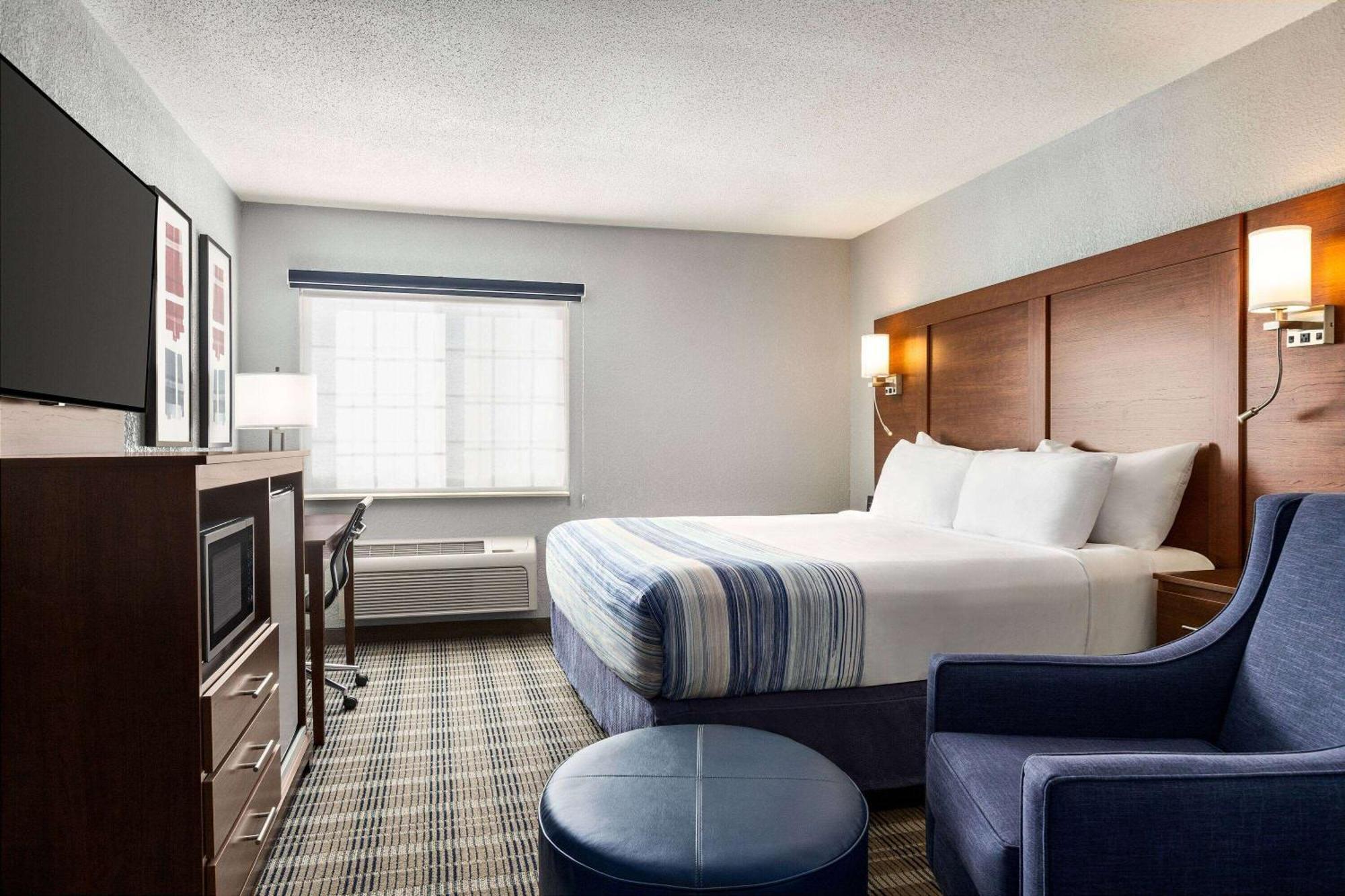 Americinn By Wyndham Williamsburg Bagian luar foto