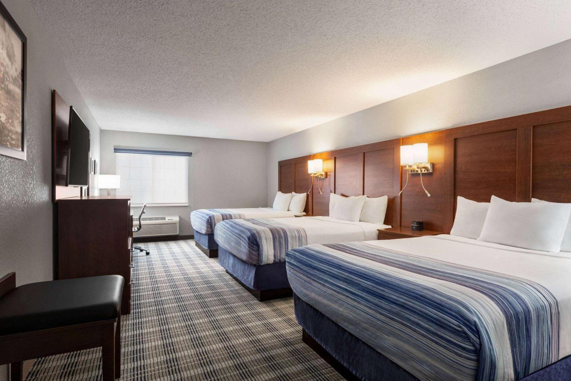 Americinn By Wyndham Williamsburg Bagian luar foto