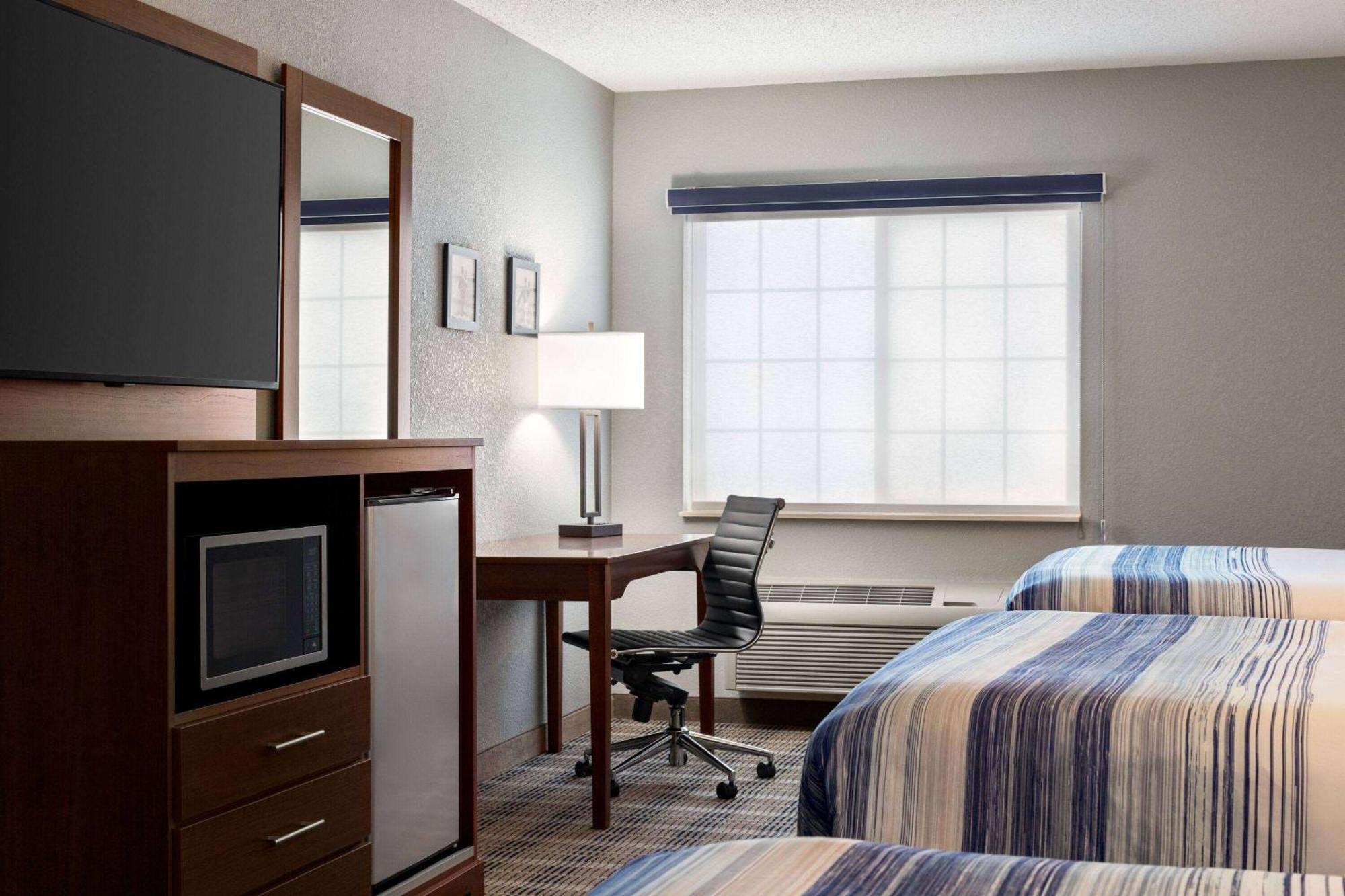 Americinn By Wyndham Williamsburg Bagian luar foto