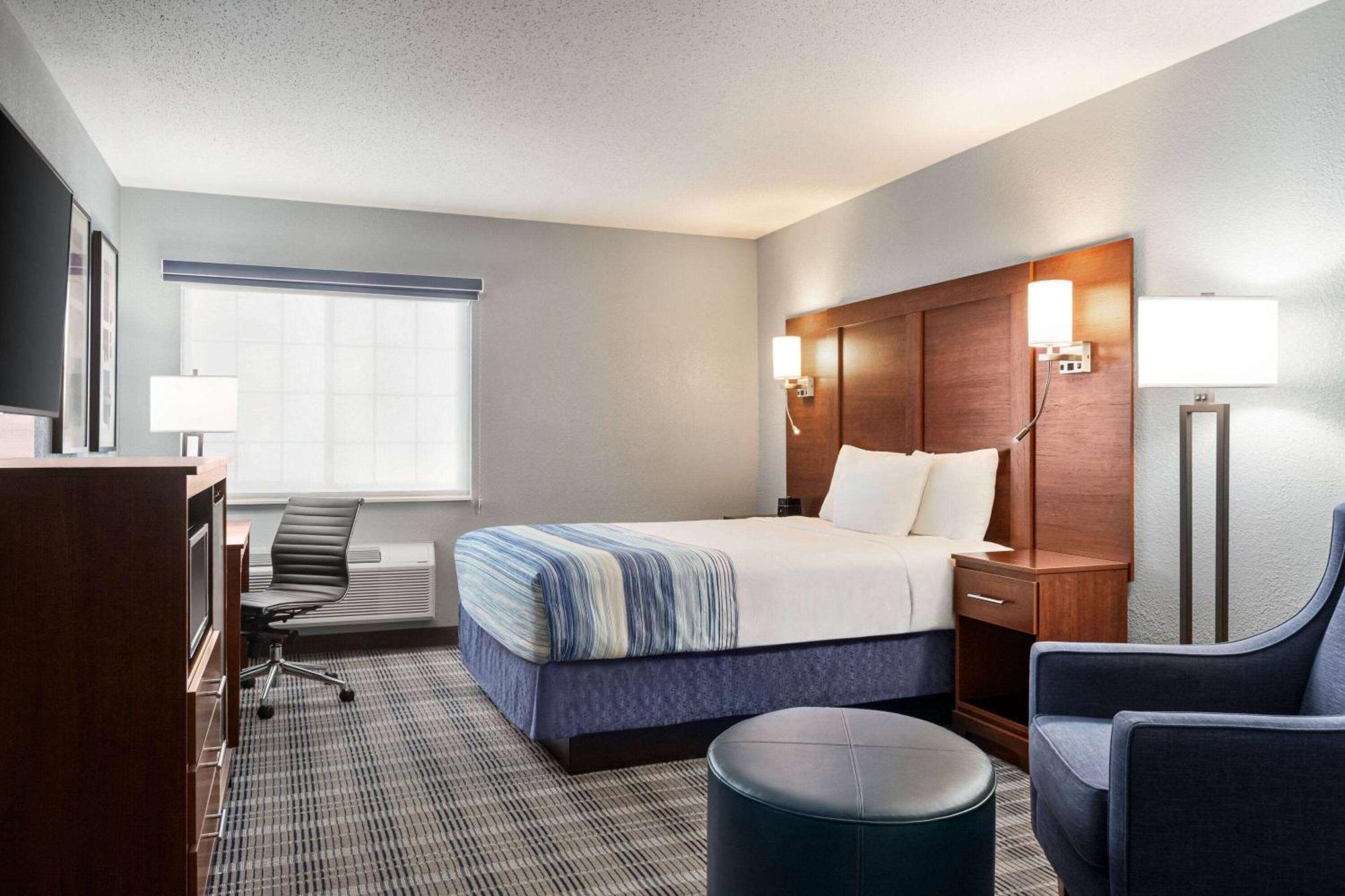 Americinn By Wyndham Williamsburg Bagian luar foto