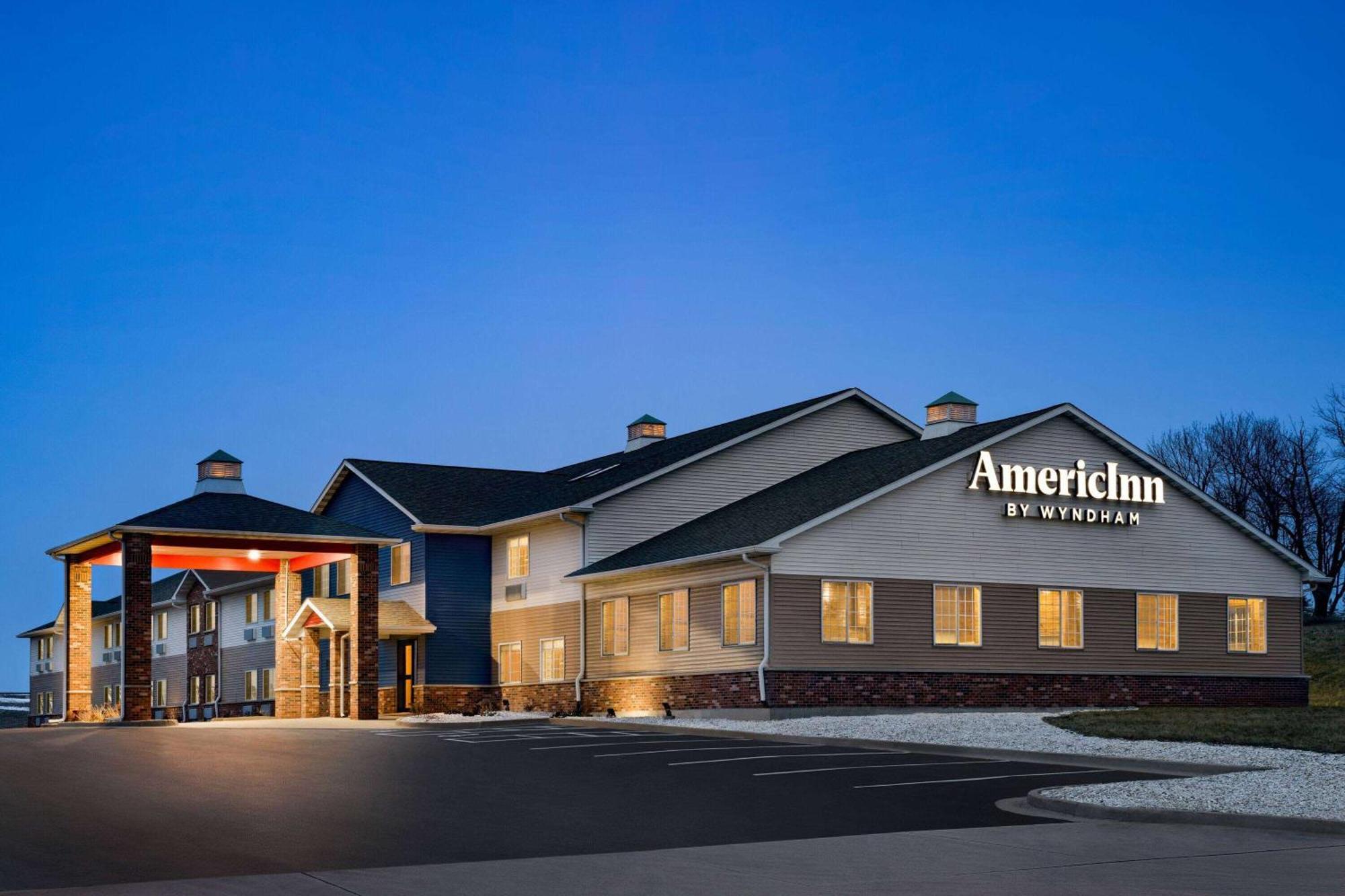 Americinn By Wyndham Williamsburg Bagian luar foto