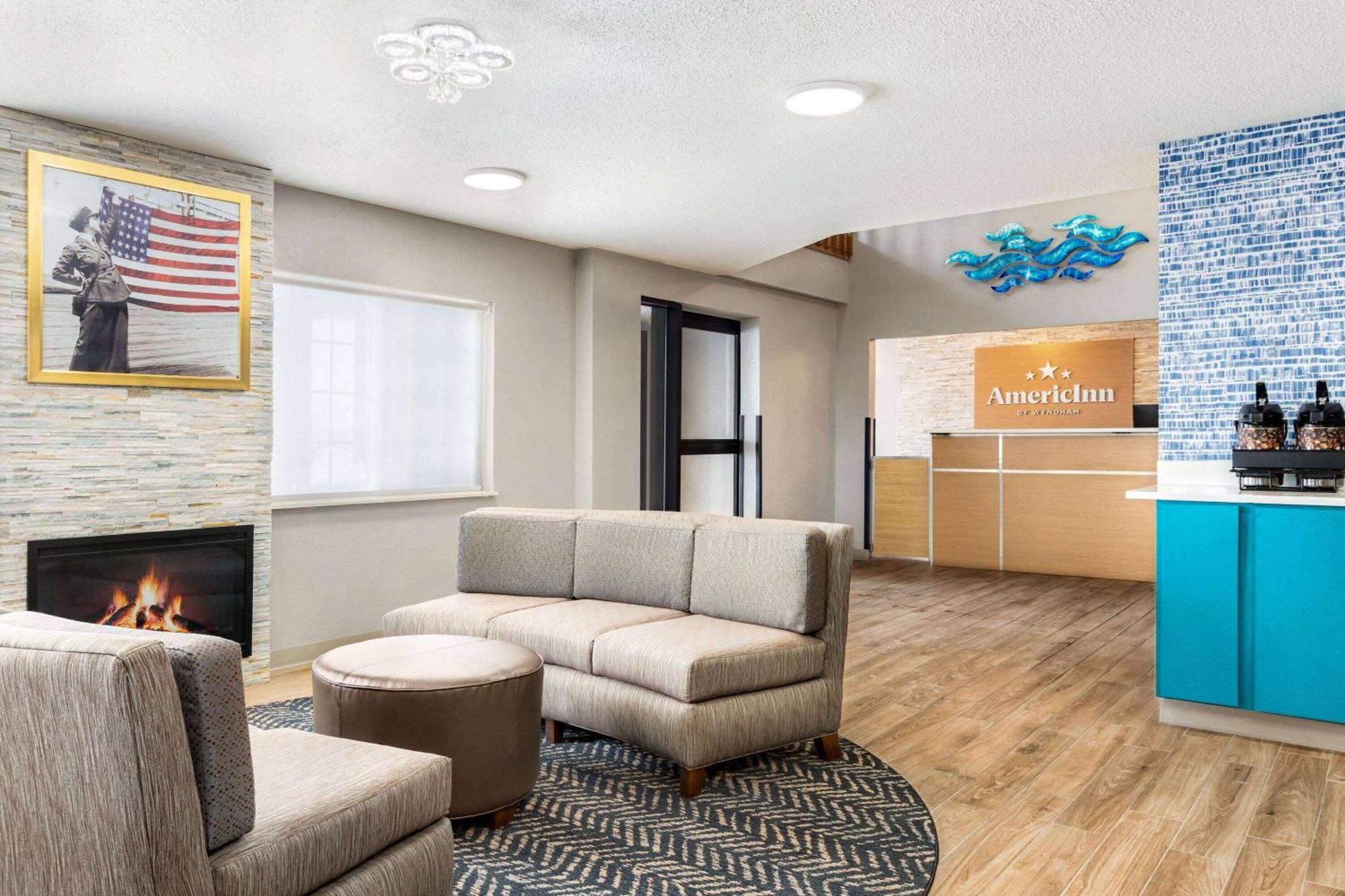 Americinn By Wyndham Williamsburg Bagian luar foto