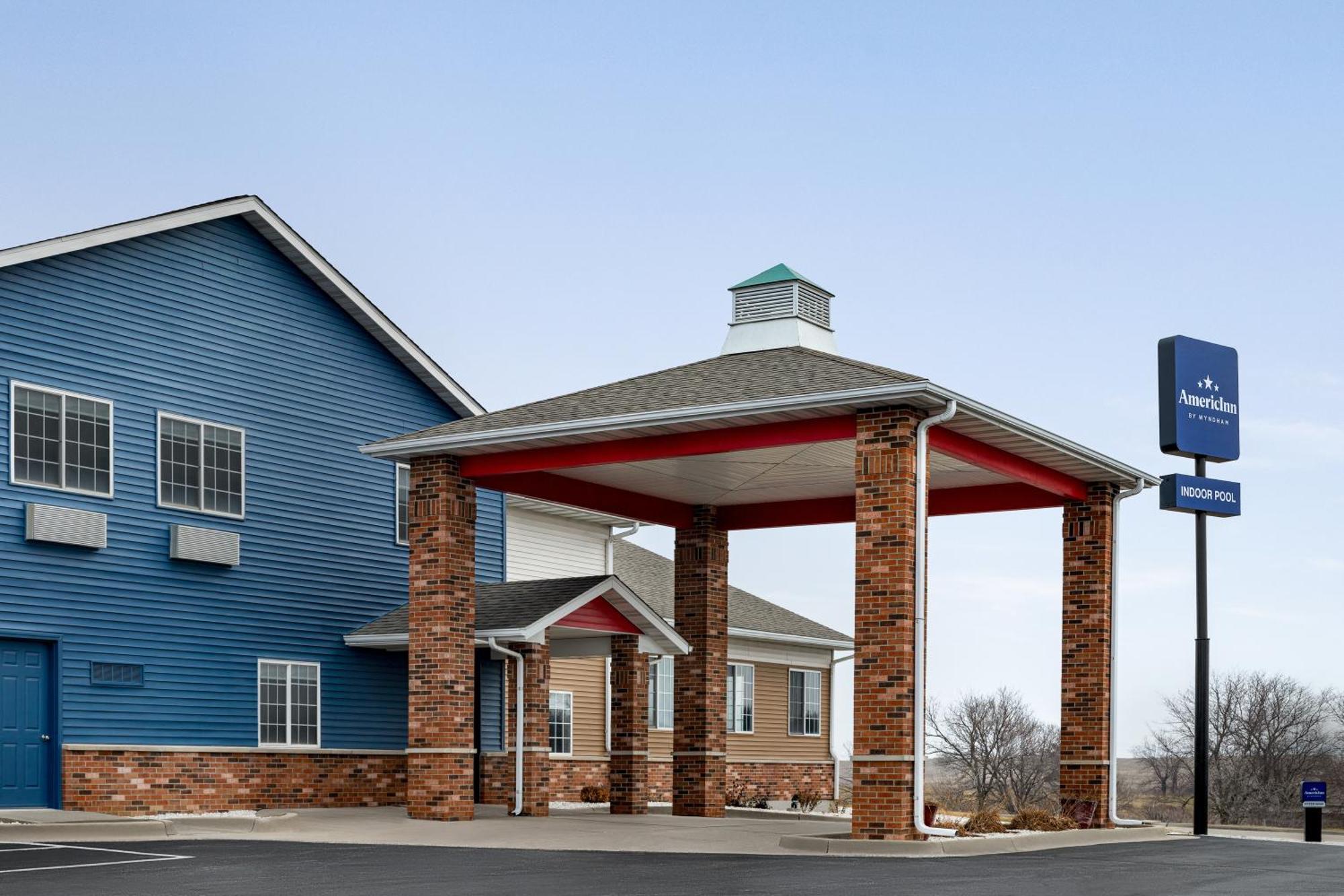 Americinn By Wyndham Williamsburg Bagian luar foto
