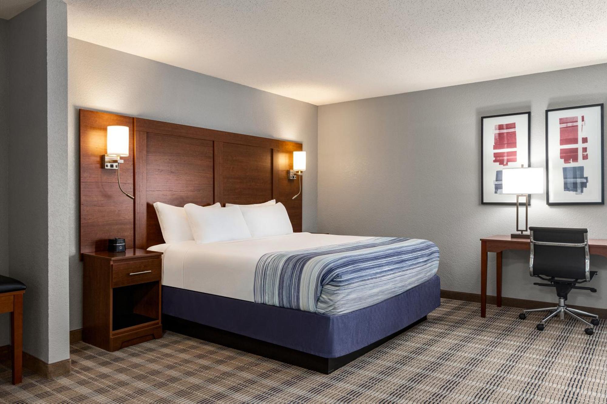 Americinn By Wyndham Williamsburg Bagian luar foto