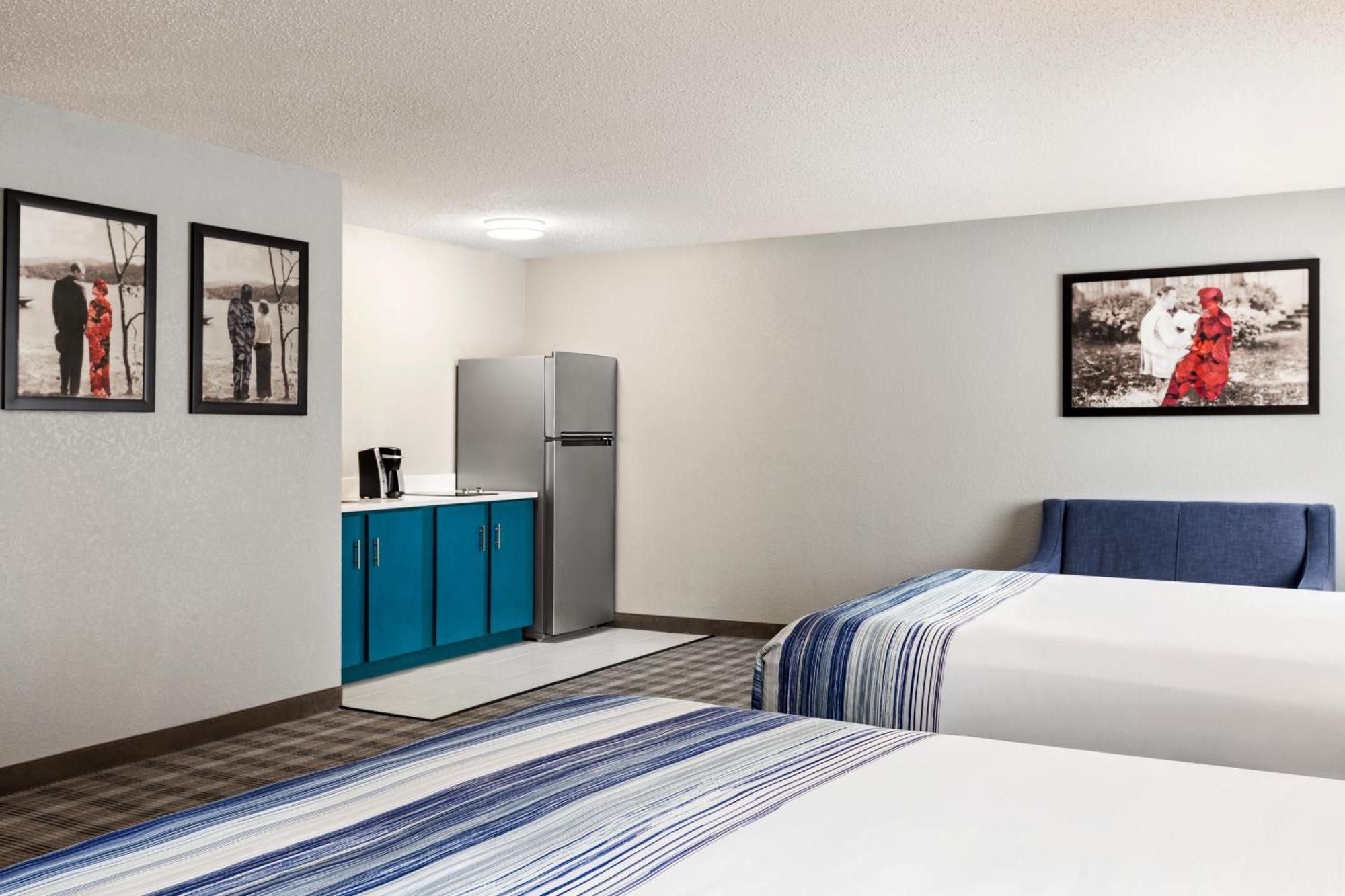 Americinn By Wyndham Williamsburg Bagian luar foto