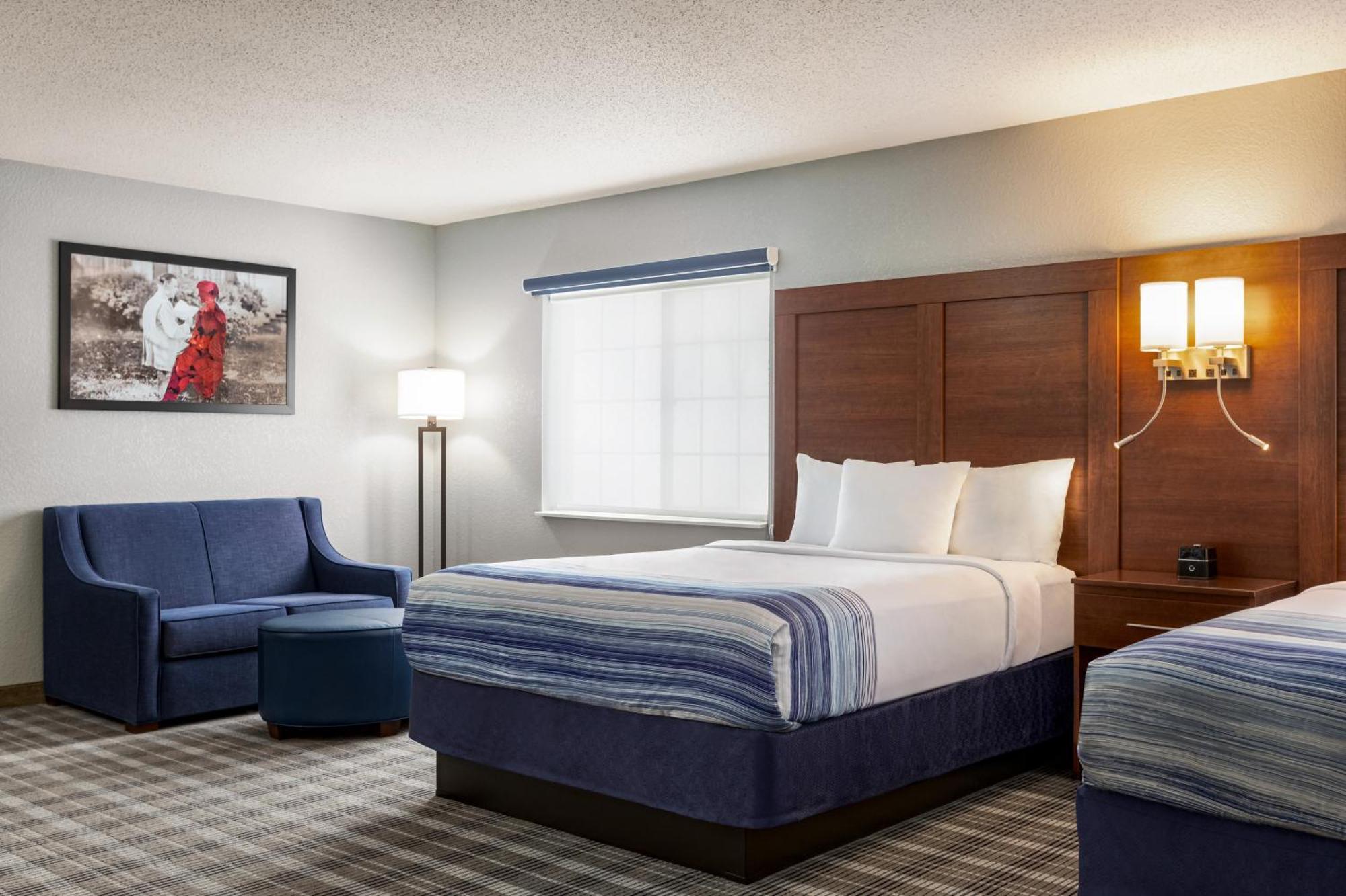 Americinn By Wyndham Williamsburg Bagian luar foto